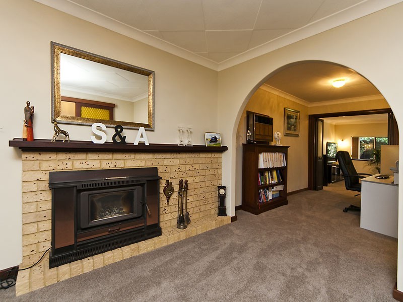 24 Curtis Street, Lesmurdie WA 6076