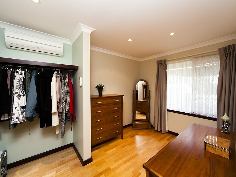 24 Curtis Street, Lesmurdie WA 6076