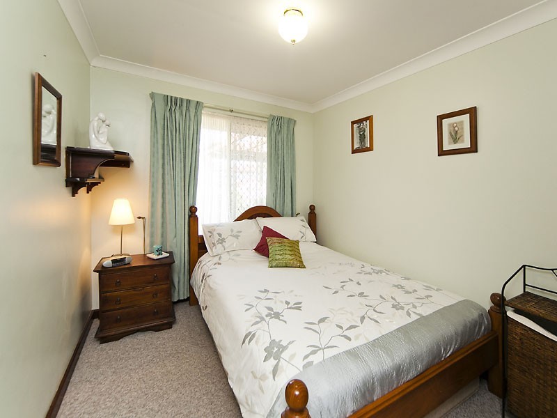 24 Curtis Street, Lesmurdie WA 6076