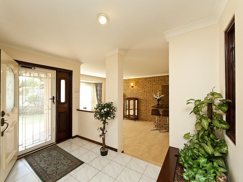 16 Settler Place, Greenmount WA 6056