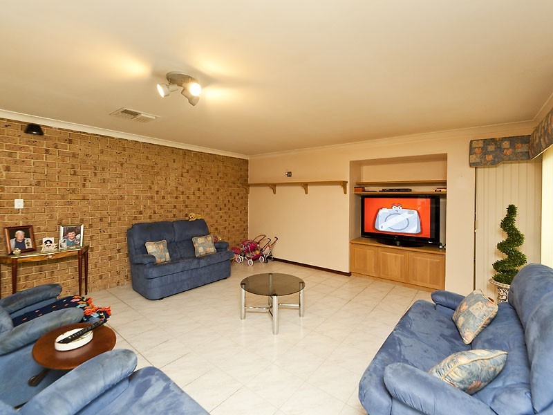 16 Settler Place, Greenmount WA 6056