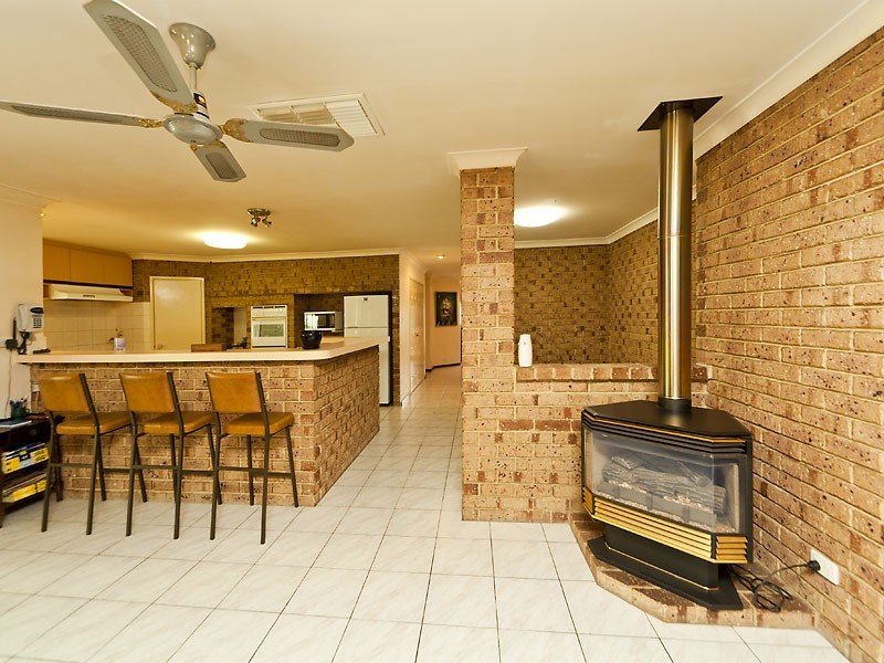16 Settler Place, Greenmount WA 6056
