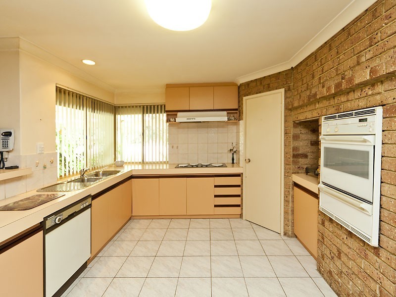 16 Settler Place, Greenmount WA 6056