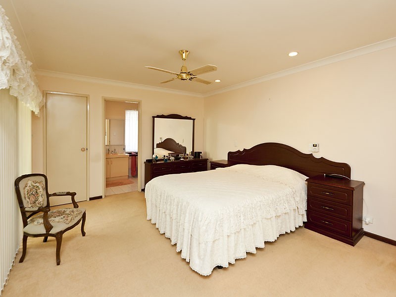 16 Settler Place, Greenmount WA 6056