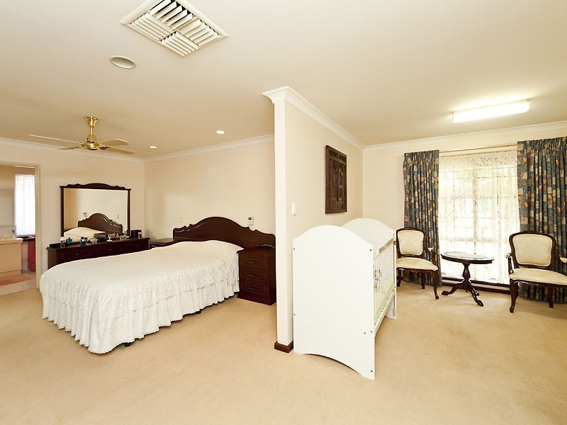 16 Settler Place, Greenmount WA 6056