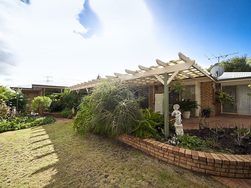 16 Settler Place, Greenmount WA 6056