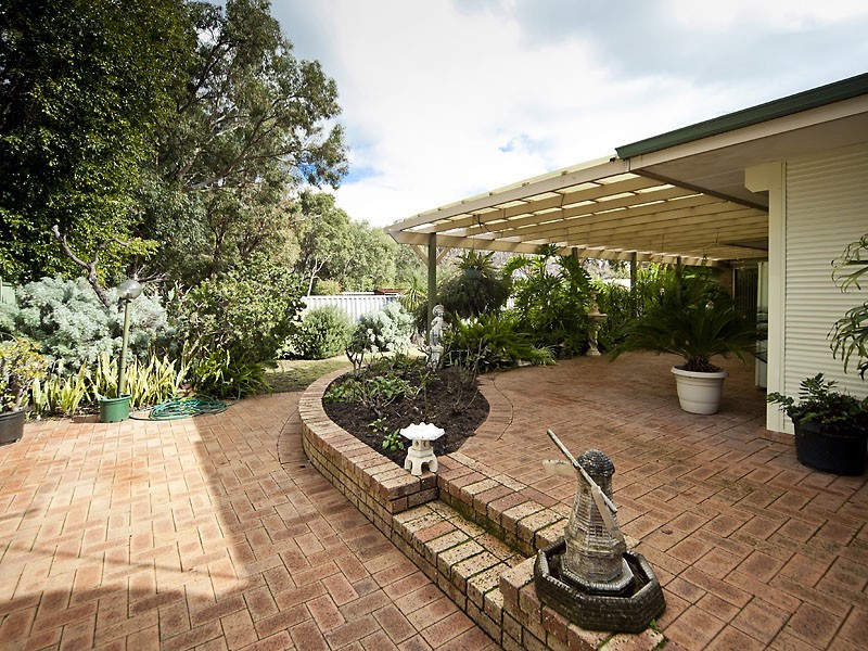 16 Settler Place, Greenmount WA 6056