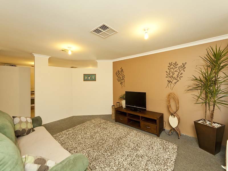 13 Nectarine Way, Forrestfield WA 6058