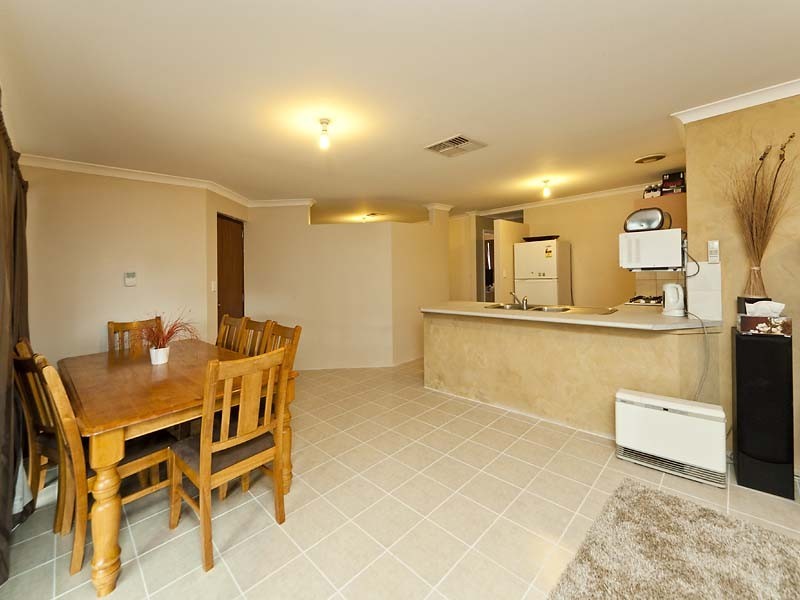13 Nectarine Way, Forrestfield WA 6058