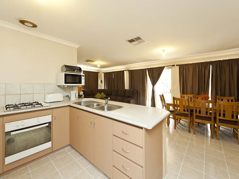 13 Nectarine Way, Forrestfield WA 6058