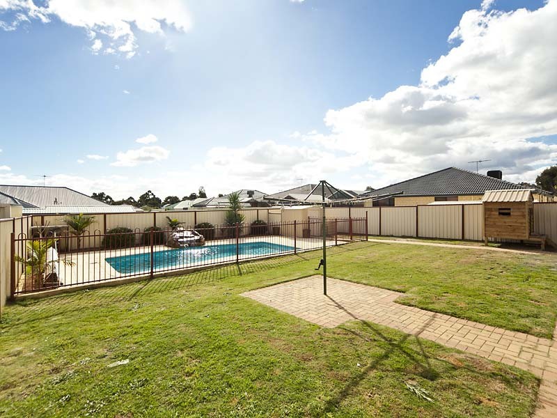 13 Nectarine Way, Forrestfield WA 6058