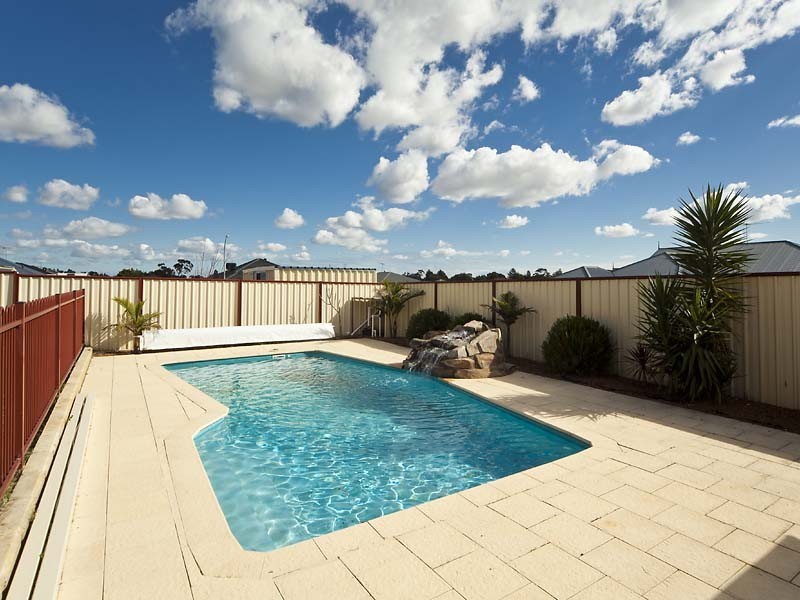 13 Nectarine Way, Forrestfield WA 6058