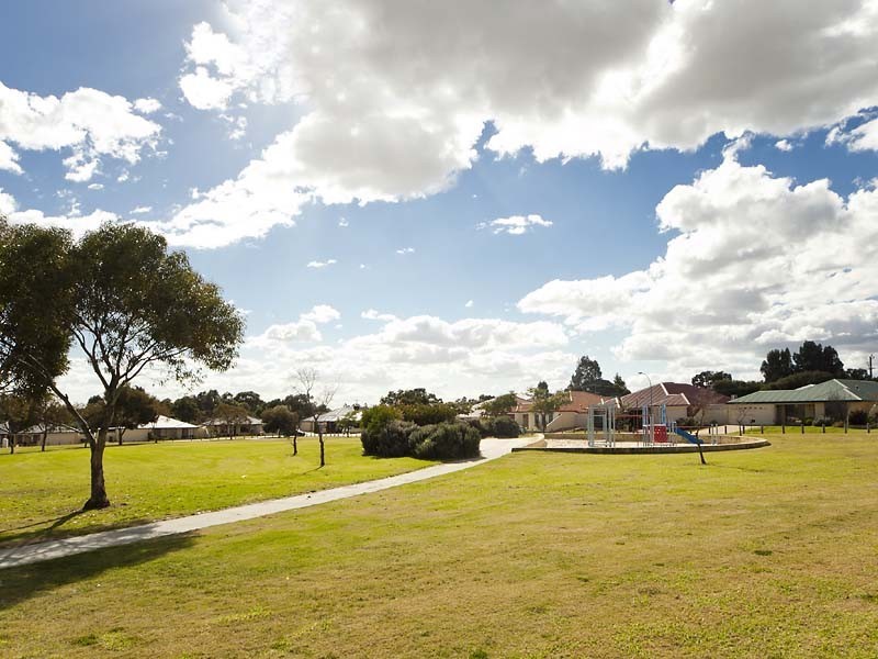 13 Nectarine Way, Forrestfield WA 6058