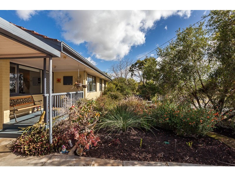 22 Wagoora Way, Koongamia WA 6056