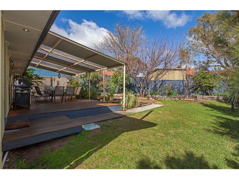 22 Wagoora Way, Koongamia WA 6056