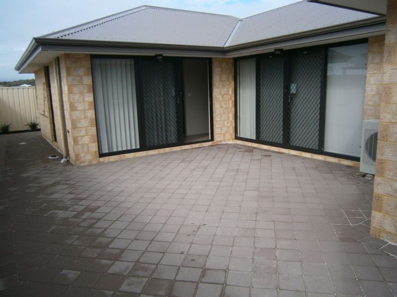 11 Seashells Crescent, Singleton WA 6175