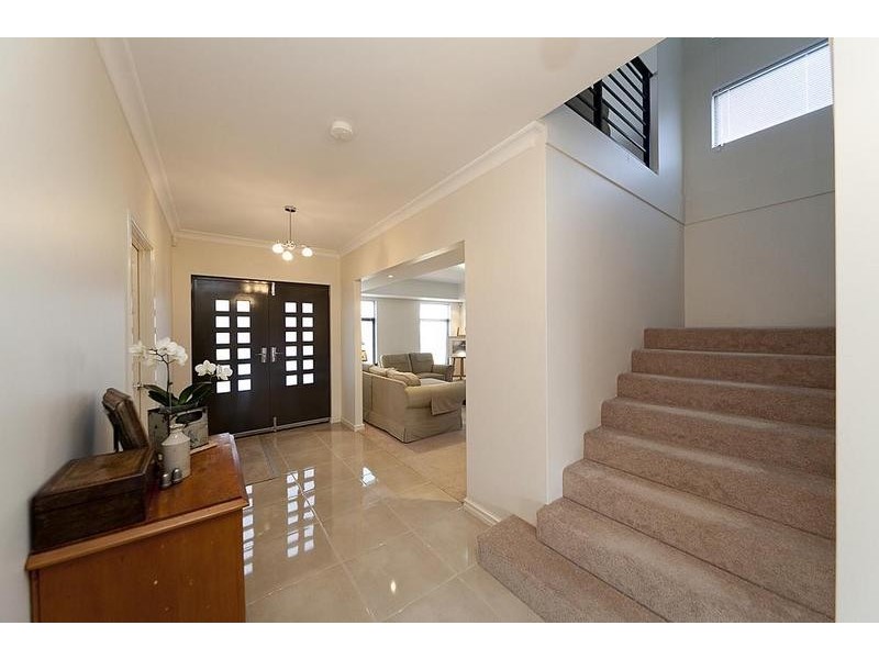 17 Pexton Drive, South Guildford WA 6055