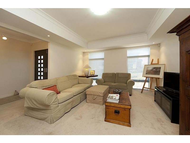 17 Pexton Drive, South Guildford WA 6055