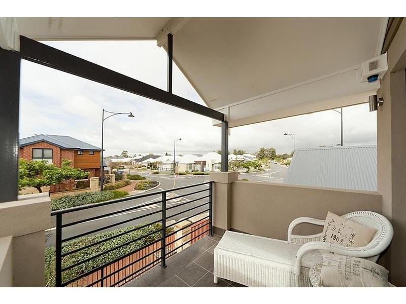 17 Pexton Drive, South Guildford WA 6055