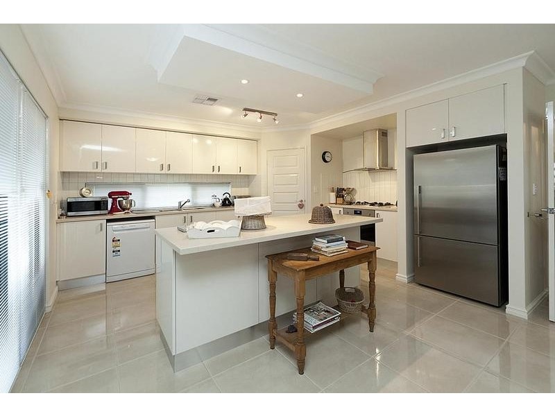 17 Pexton Drive, South Guildford WA 6055