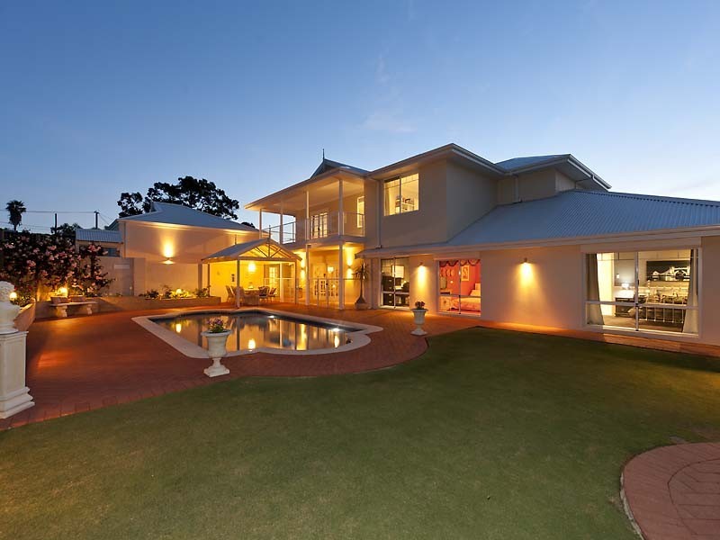 6 Scenic Drive, Maida Vale WA 6057