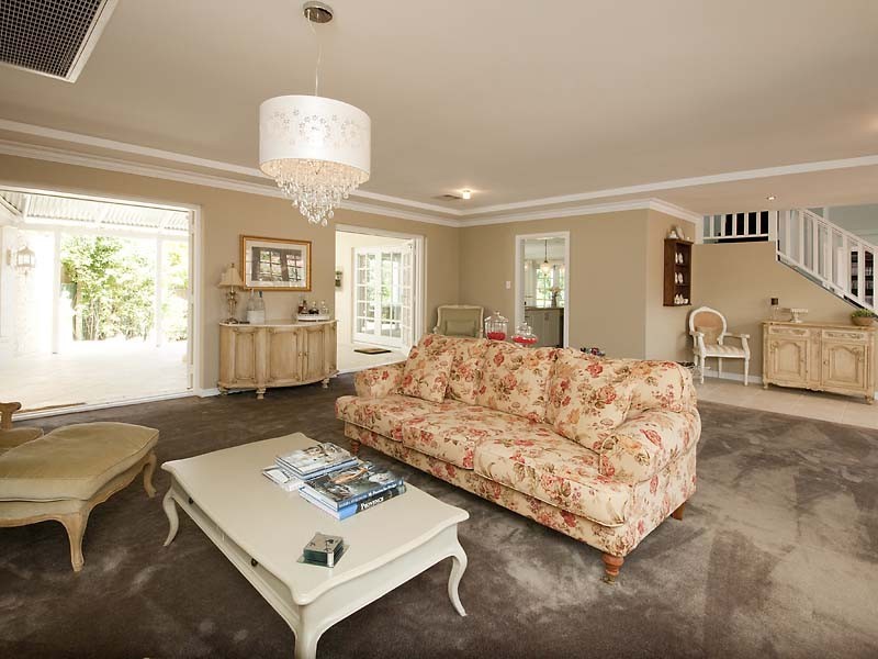 6 Scenic Drive, Maida Vale WA 6057