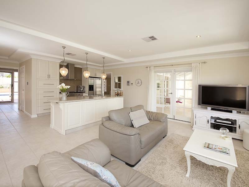 6 Scenic Drive, Maida Vale WA 6057