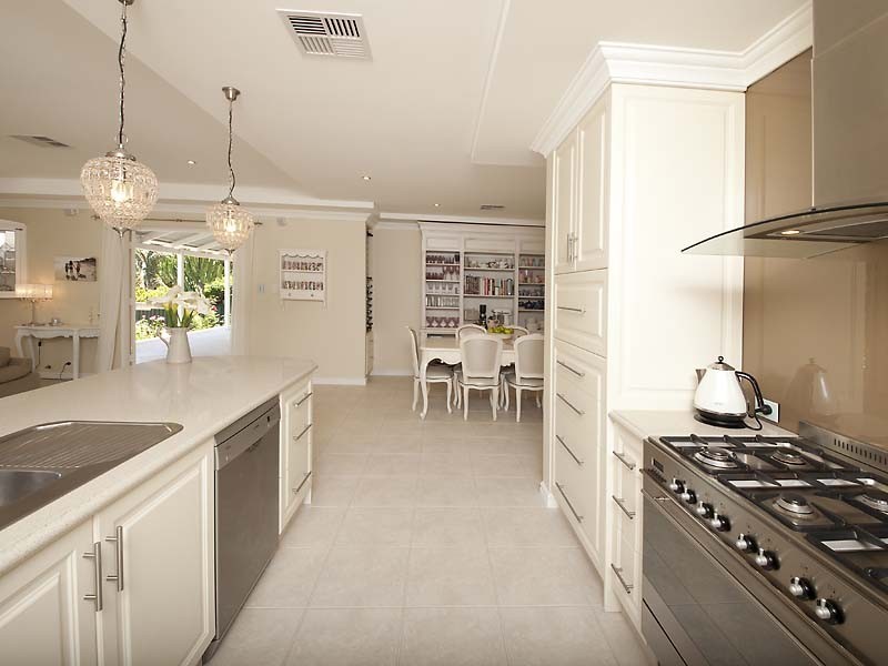 6 Scenic Drive, Maida Vale WA 6057