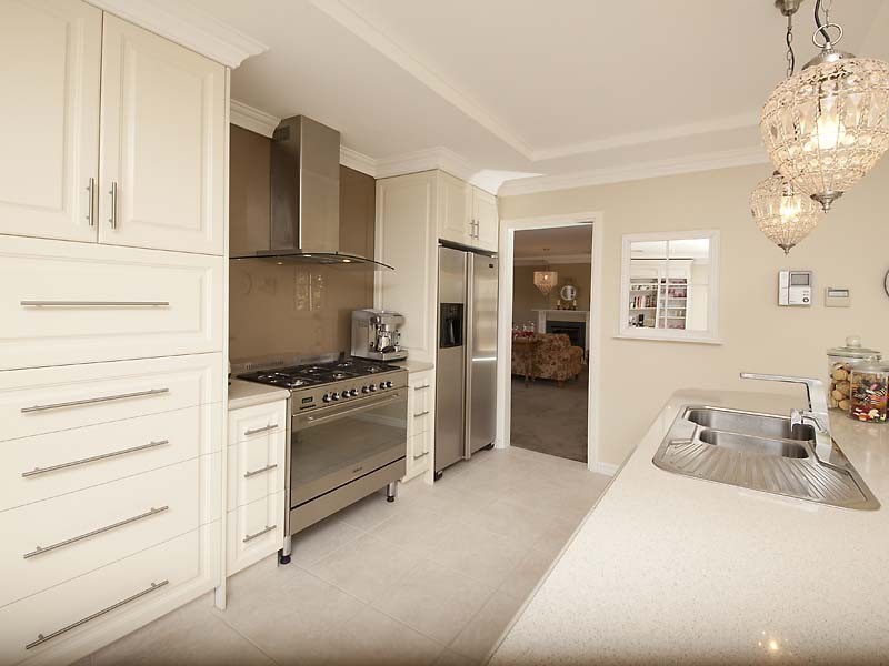 6 Scenic Drive, Maida Vale WA 6057