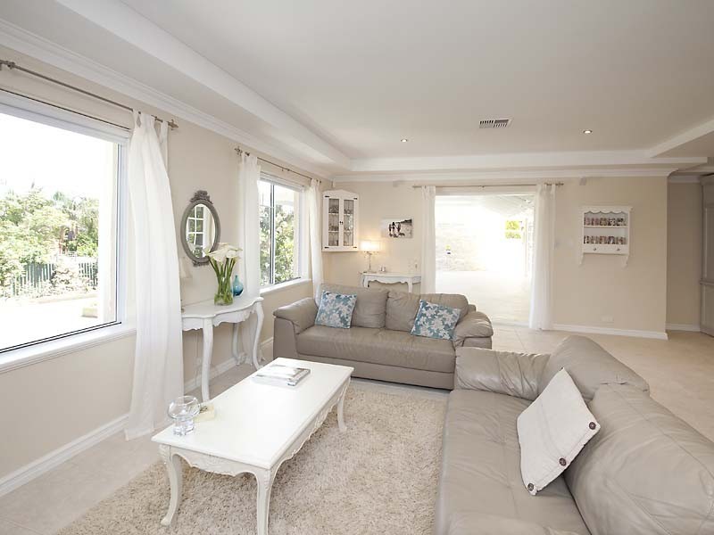 6 Scenic Drive, Maida Vale WA 6057