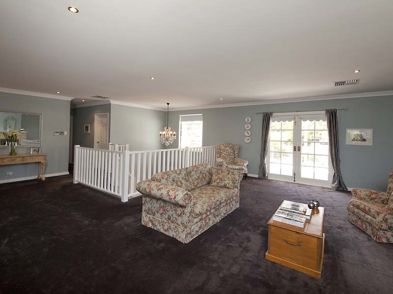 6 Scenic Drive, Maida Vale WA 6057