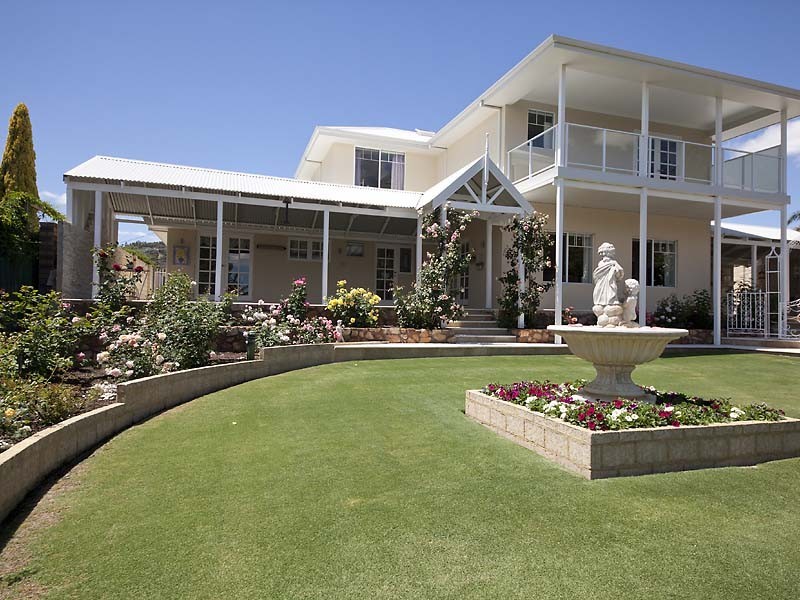 6 Scenic Drive, Maida Vale WA 6057