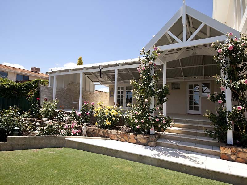 6 Scenic Drive, Maida Vale WA 6057