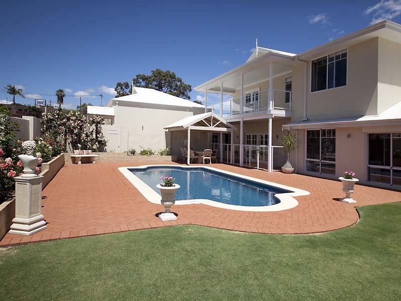 6 Scenic Drive, Maida Vale WA 6057