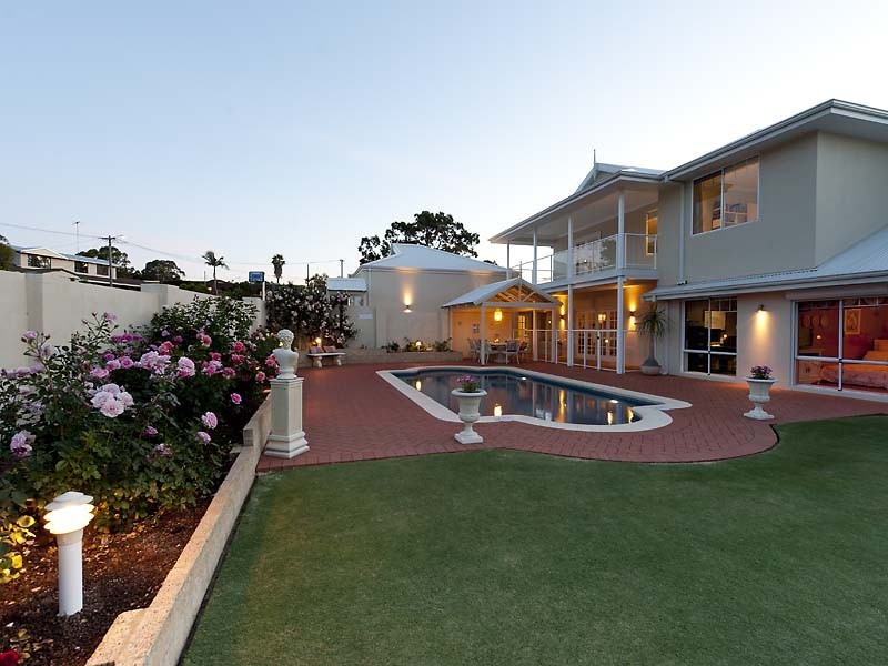 6 Scenic Drive, Maida Vale WA 6057