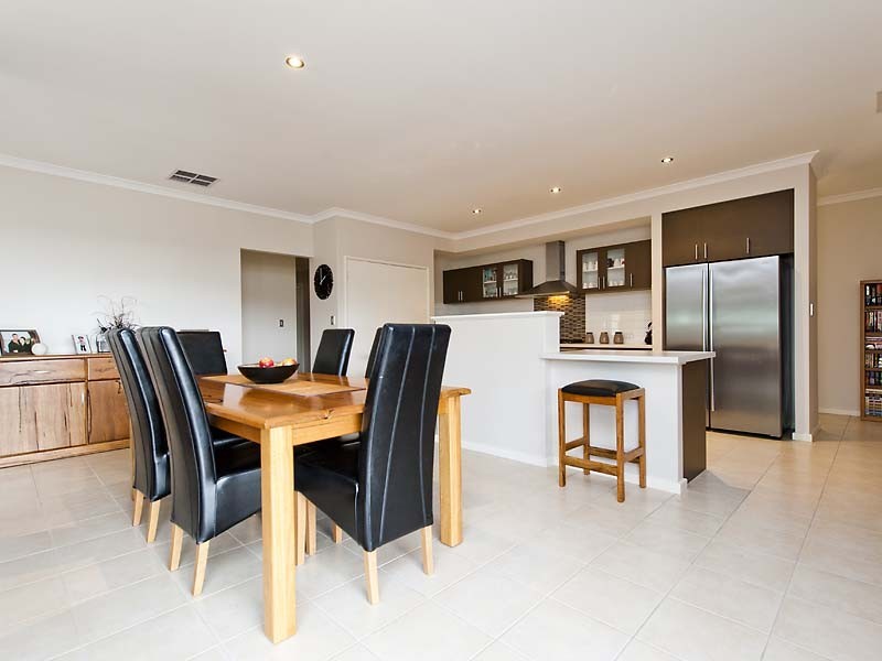 10 Barnden Road, Helena Valley WA 6056