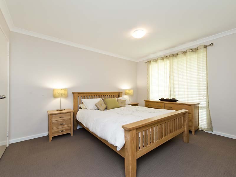 10 Barnden Road, Helena Valley WA 6056