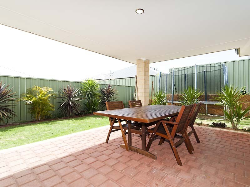 10 Barnden Road, Helena Valley WA 6056