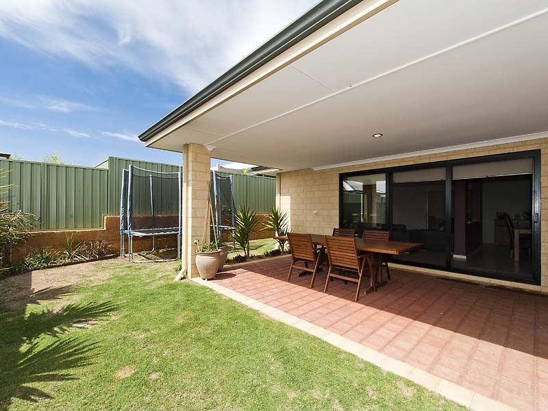 10 Barnden Road, Helena Valley WA 6056