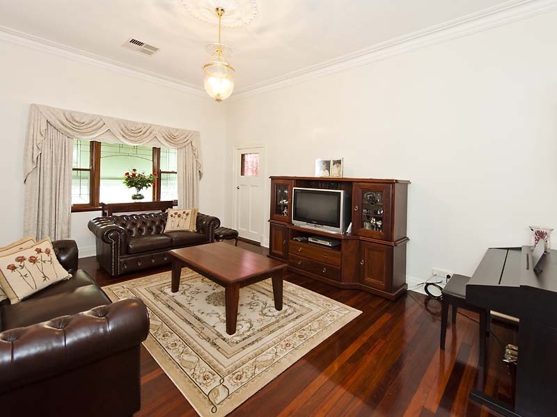 95 Terrace Road, Guildford WA 6055