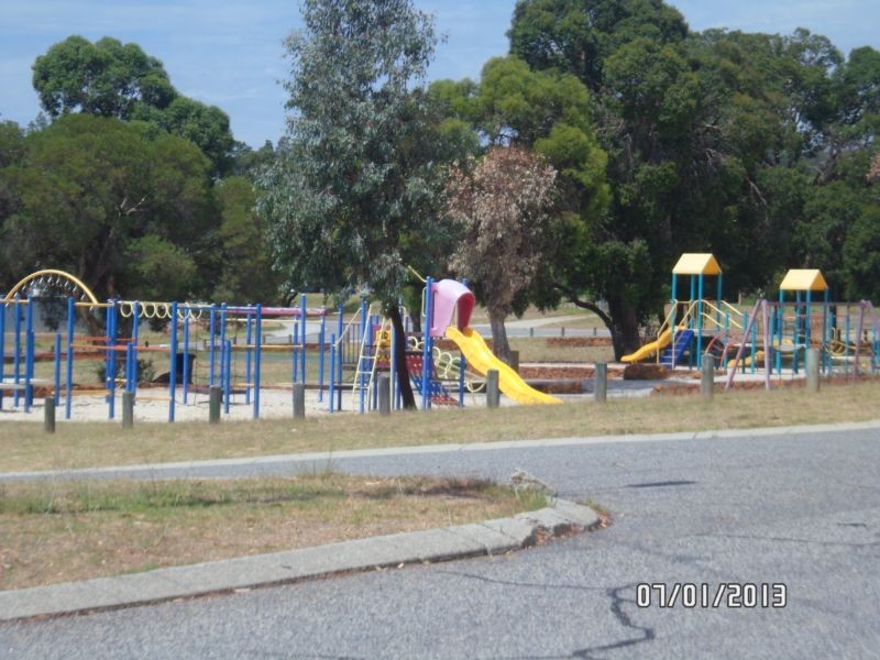 30 Coolga Road, Koongamia WA 6056