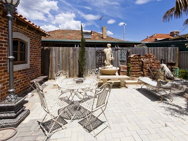 52 North Street, Midland WA 6056