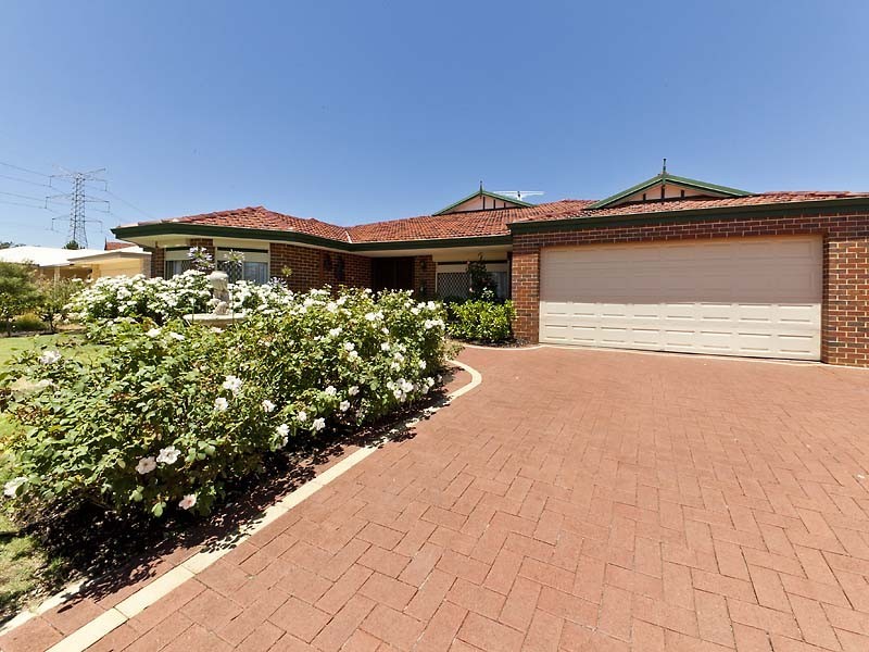 64 Lakeside Drive, Helena Valley WA 6056