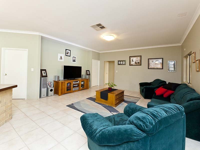 64 Lakeside Drive, Helena Valley WA 6056