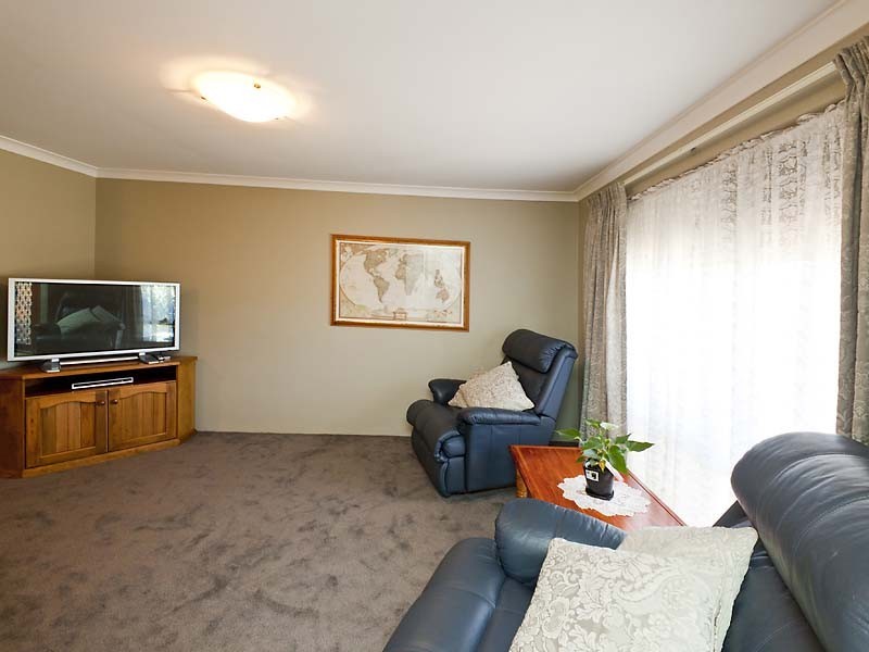 64 Lakeside Drive, Helena Valley WA 6056