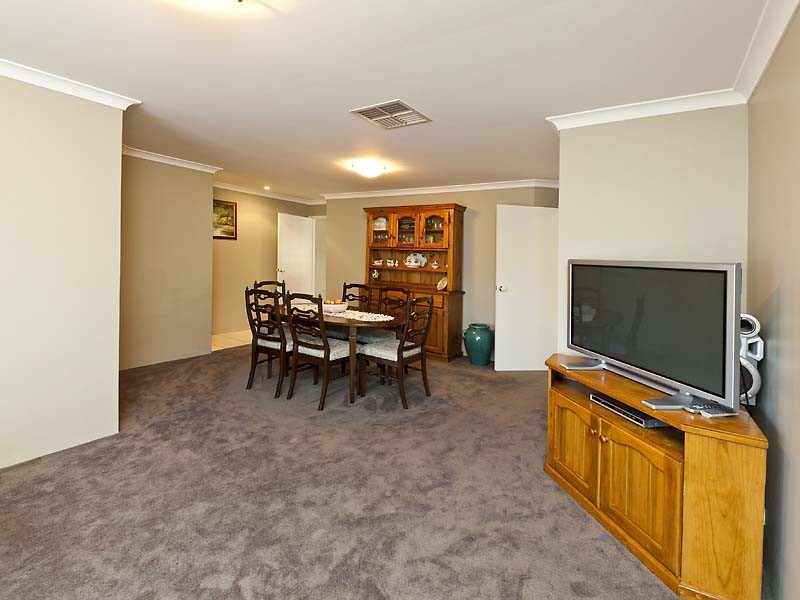 64 Lakeside Drive, Helena Valley WA 6056