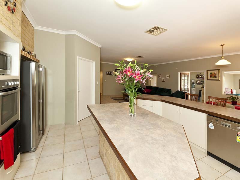 64 Lakeside Drive, Helena Valley WA 6056