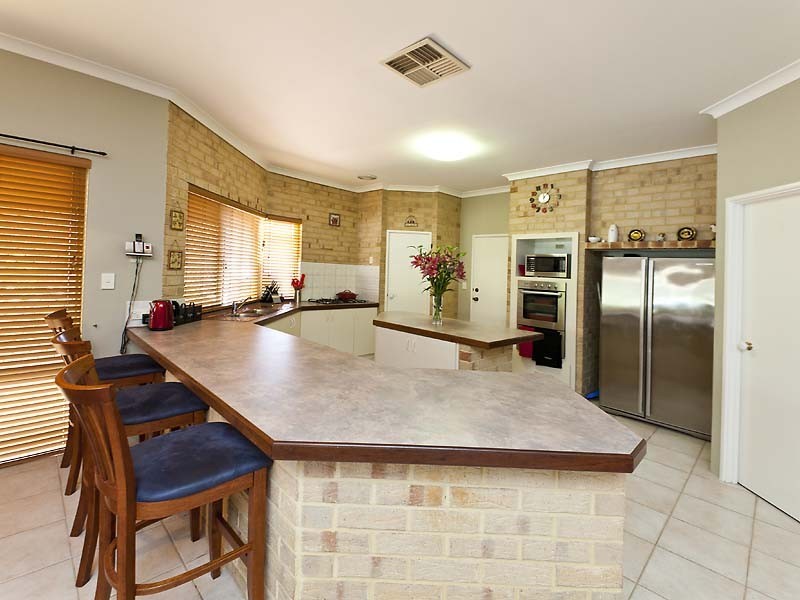 64 Lakeside Drive, Helena Valley WA 6056