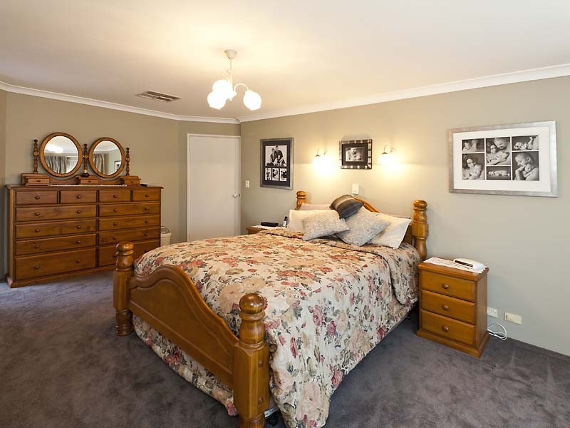 64 Lakeside Drive, Helena Valley WA 6056