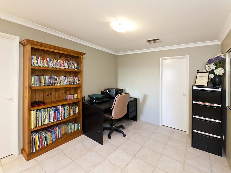 64 Lakeside Drive, Helena Valley WA 6056